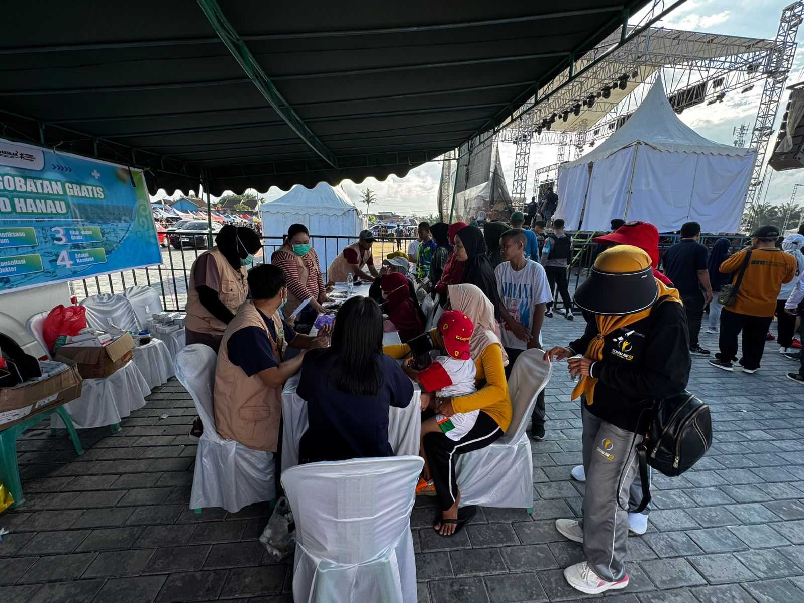 Pemeriksaan Kesehatan Gratis Warnai Huma Betang Night dan Jalan Sehat di Pangkalan Bun