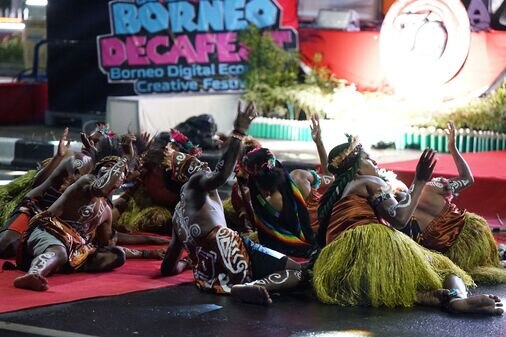 Semarakkan HUT RI ke-79, Puncak Borneo Decafest 2024 Hadirkan Hadari Kahayan Glow Run