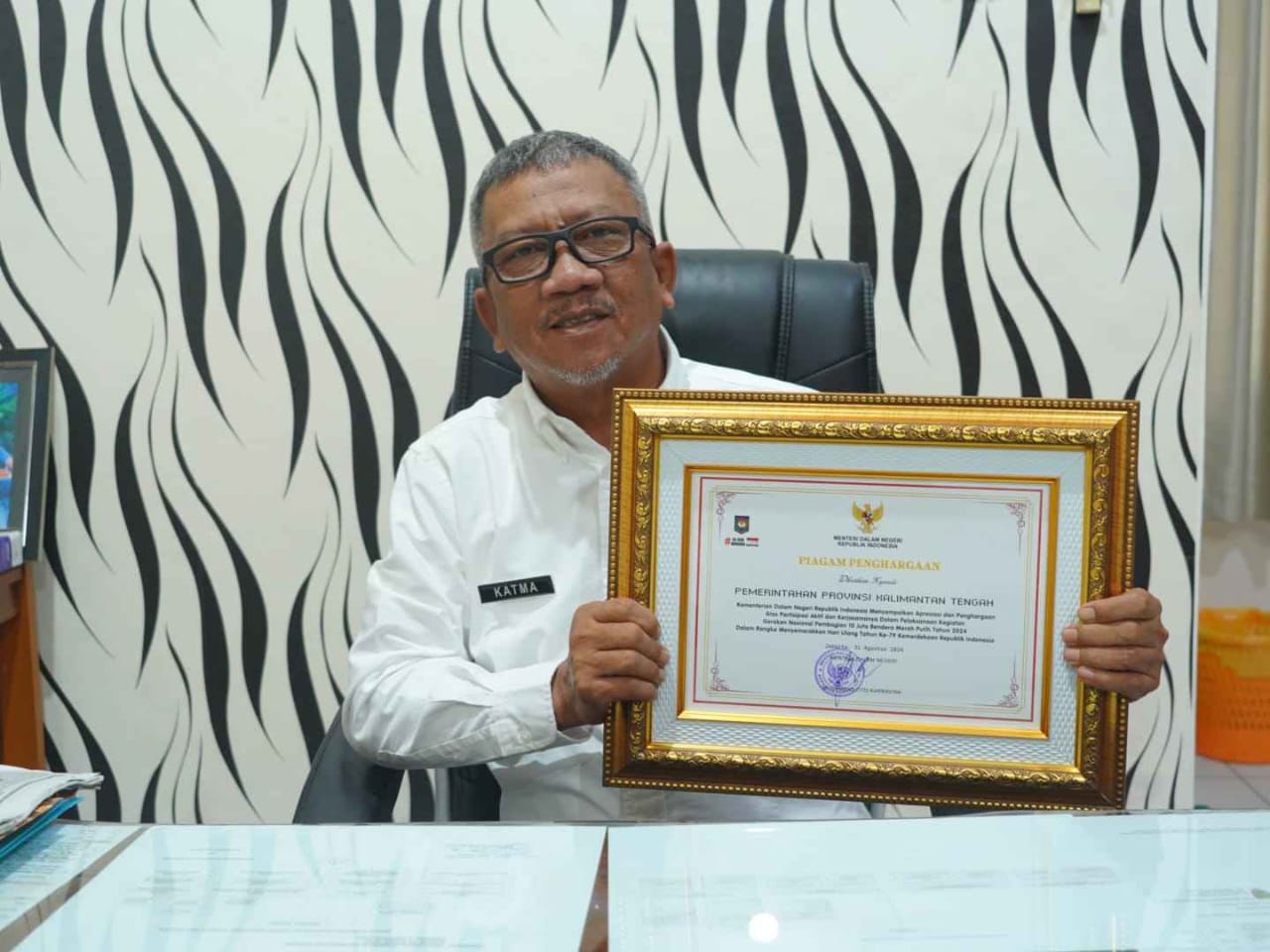 Pemprov Kalteng melalui Badan Kesbangpol Menerima Penghargaan dari Kemendagri