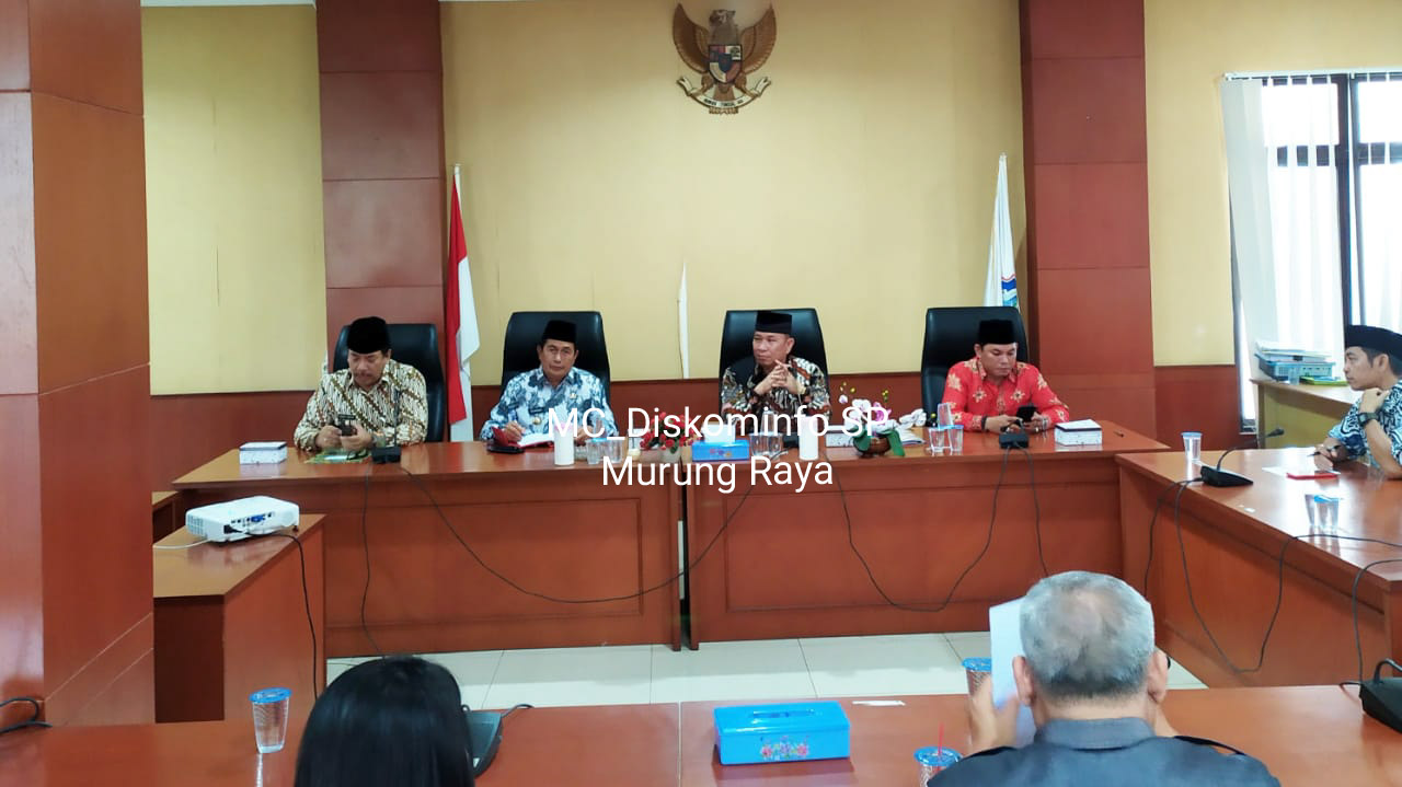 Kajari Murung Raya Serahkan Pendapat Hukum Kepada Ketua DPRD Murung Raya