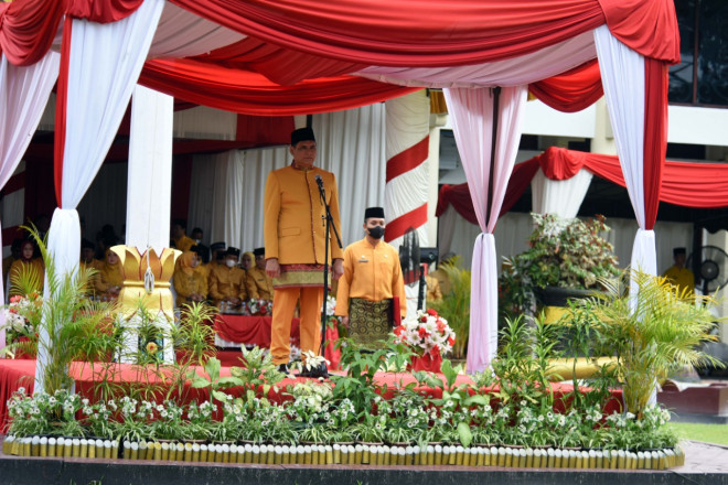 Pesan Pj. Bupati Kobar saat Pimpin Upacara Peringatan Hari Jadi ke-63