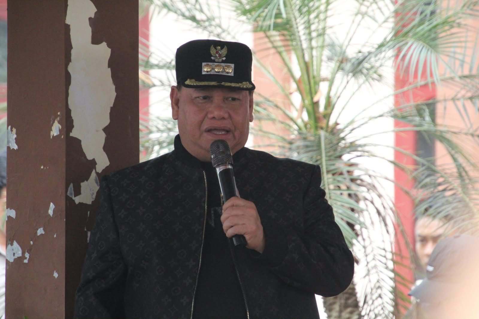 Gubernur Agustiar Sabran Salurkan 1.500 Paket Bantuan Pangan, BLT KHBS untuk 874 KPM, Masker hingga 4.400 Liter Air Bersih untuk Warga Talawang