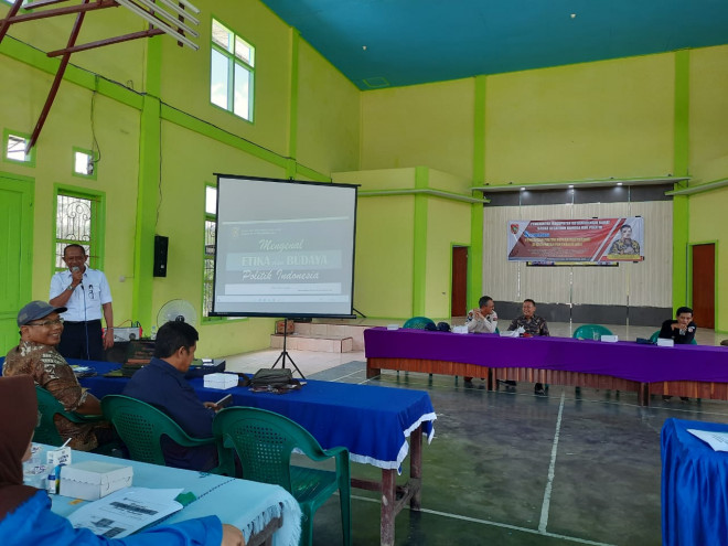 Badan Kesbangpol Kobar Gelar Kegiatan Pendidikan Politik bagi Masyarakat di Kecamatan Pangkalan Lada