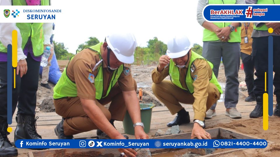Pembangunan Gedung Serba Guna Kuala Pembuang Resmi Dimulai, Bupati-Wabup Seruyan Lakukan Peletakan Batu Pertama