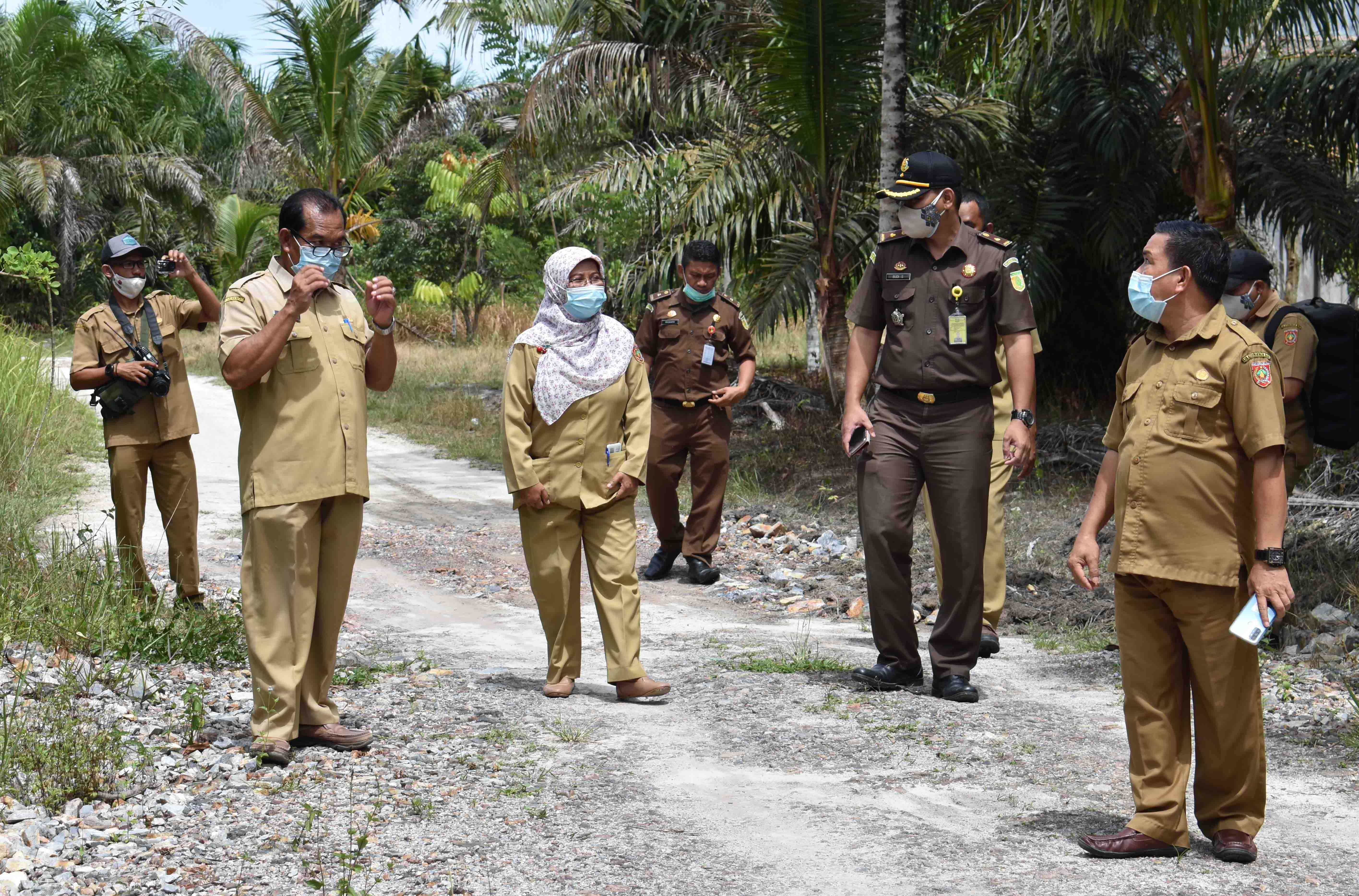 Pemkab Kobar bersama Kejari Tinjau Aset Tanah di Kantor DPRD dan Pasar Sayangan Pandu Sanjaya