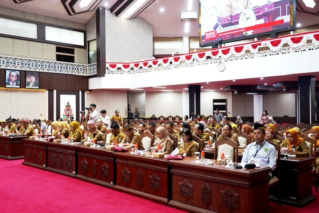 Wakil Gubernur Hadiri Paripurna DPRD Kalteng, Tutup Sidang 2025 dan Buka Masa Sidang 2026