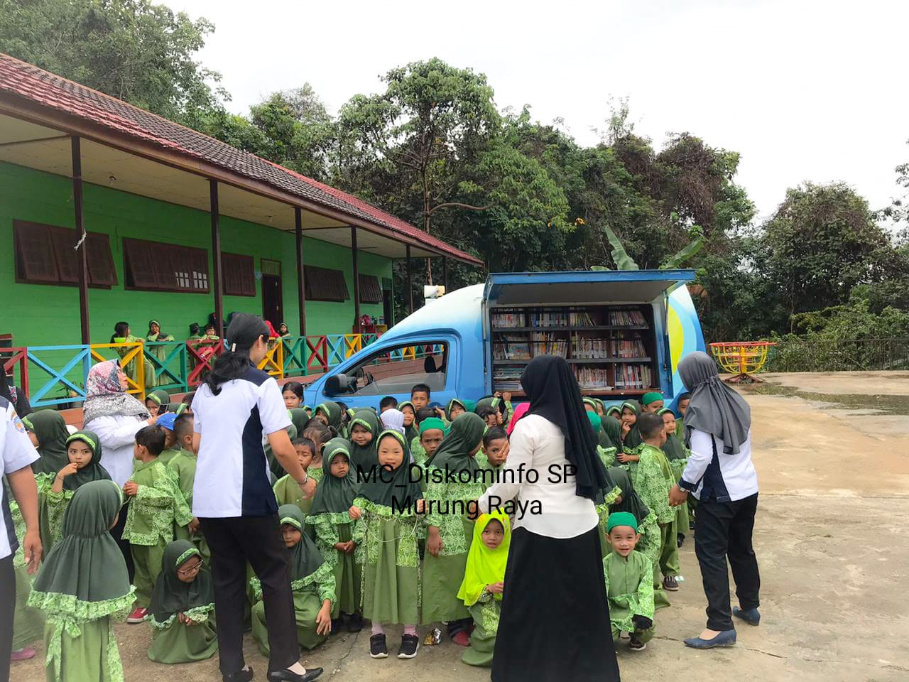 Antusias Anak-Anak Menyambut Kedatangan Perpustakaan Keliling