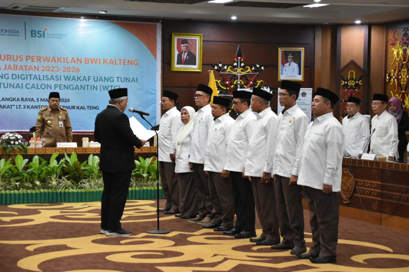 Hadiri Pelantikan Pengurus Perwakilan BWI Kalteng, Sekda Nuryakin Resmi Launching Program Wakaf Uang Tunai
