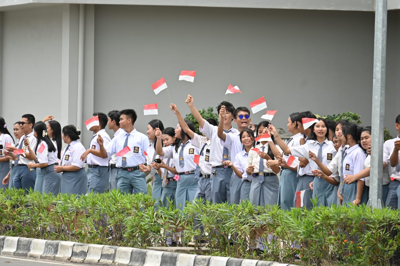 Antusiasme Ratusan Siswa dan Mahasiswa Sambut Gubernur Baru Kalteng, Agustiar Sabran dan Edy Pratowo