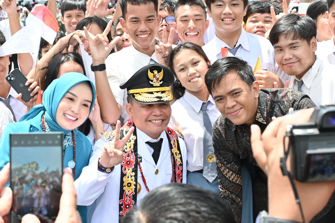 Antusiasme Ratusan Siswa dan Mahasiswa Sambut Gubernur Baru Kalteng, Agustiar Sabran dan Edy Pratowo