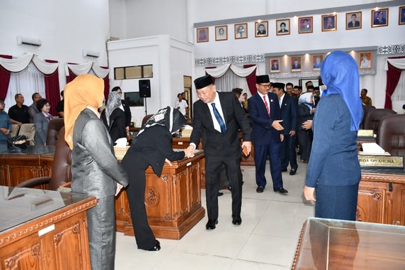 Hadiri Rapat Paripurna, Eddy Raya Samsuri dan Khristianto Yudha sampaikan Visi/Misi Pemkab Barsel 2025-2030