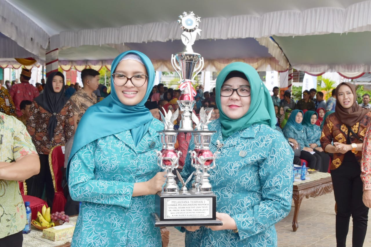 Gubernur Serahkan Hadiah Lomba serta Bantuan Kepada Desa dan Kelurahan Tingkat Provinsi Kalimantan Tengah