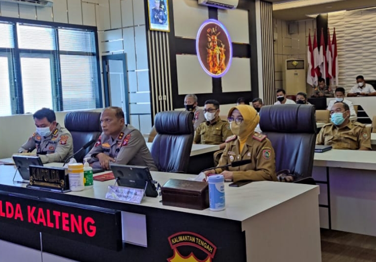 Kapolda dan Kadis Dagperin Kalteng Ikuti Rakor Virtual Bersama Kapolri dan Menteri Perindustrian Terkait Ketersediaan Minyak Goreng
