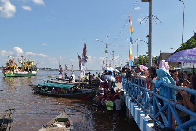 Meriahnya Lomba Jukung Hias FBIM 2018 di Dermaga Danum Are Kapuas