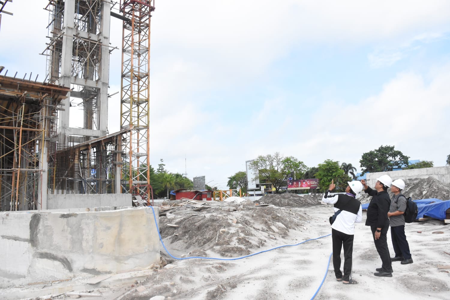 Tinjau Progres Pemugaran Bundaran Besar dan Bundaran Mahir Mahar, Wagub Edy Pratowo Tekankan Kualitas dan Estetika