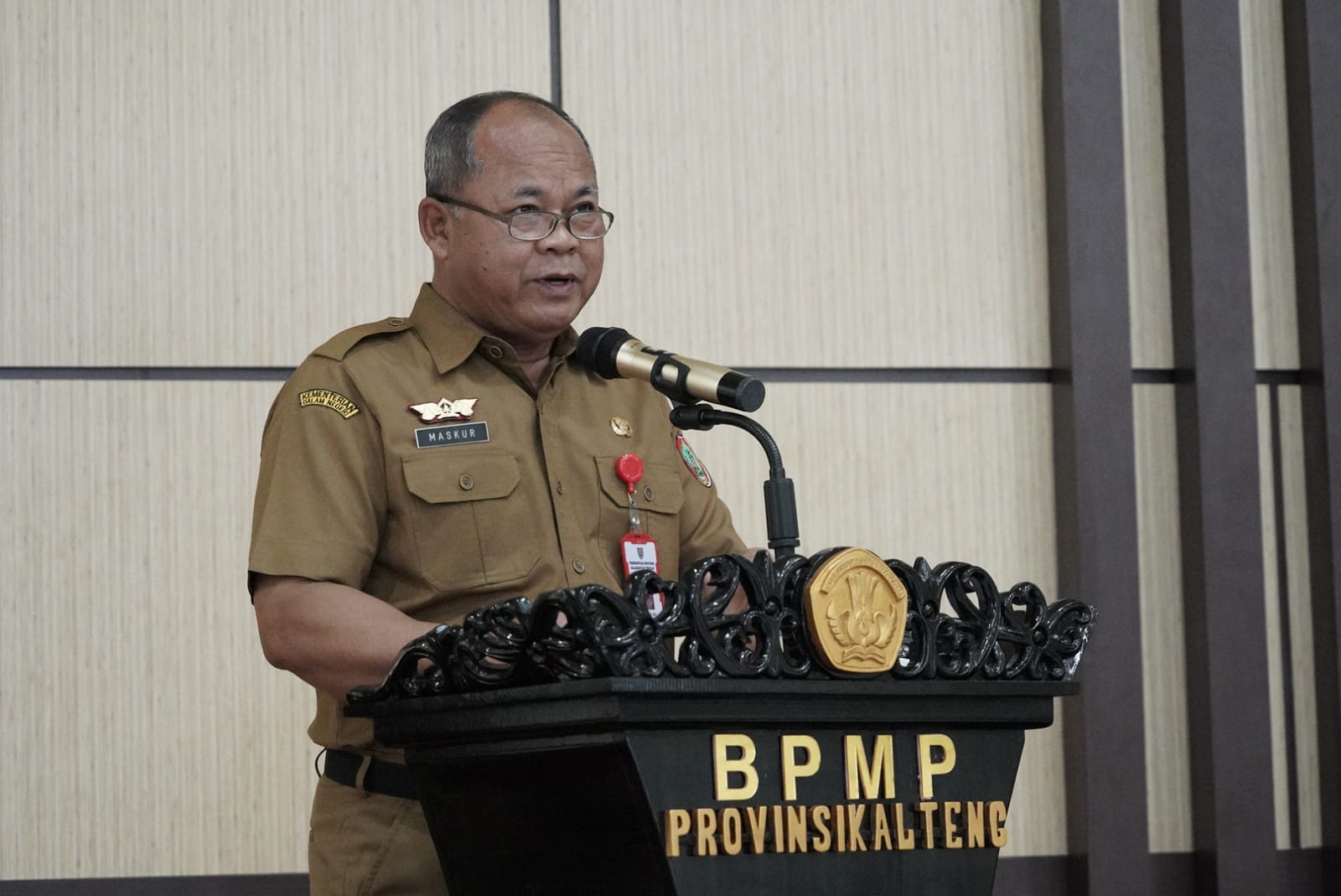 Plh Asisten Pemkesra Maskur Buka Rakor Pelaksanaan Tahapan Revitalisasi Bahasa Daerah