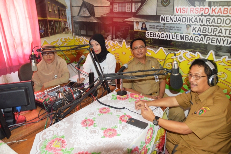 Pj Bupati Sapa Masyarakat Lewat Radio