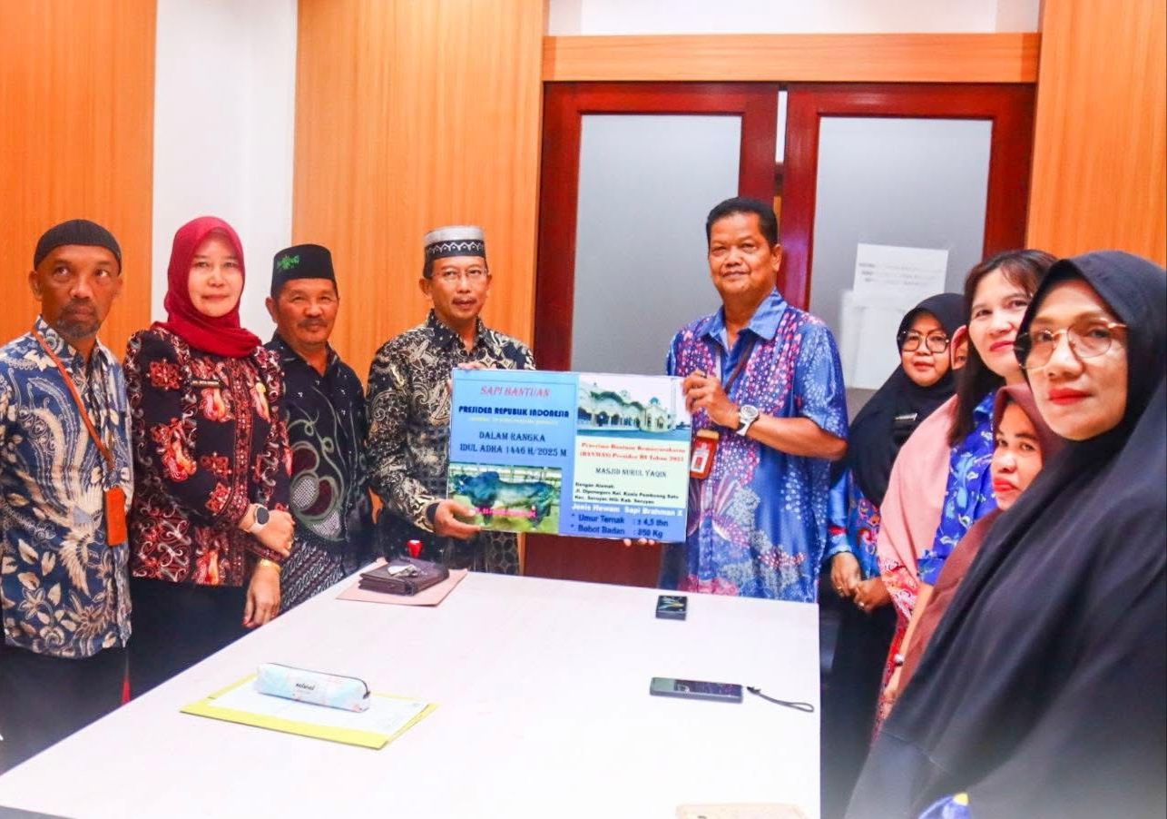 Sekda Seruyan Serahkan Bantuan Sapi Kurban dari Presiden Jelang Iduladha 1446 Hijriah