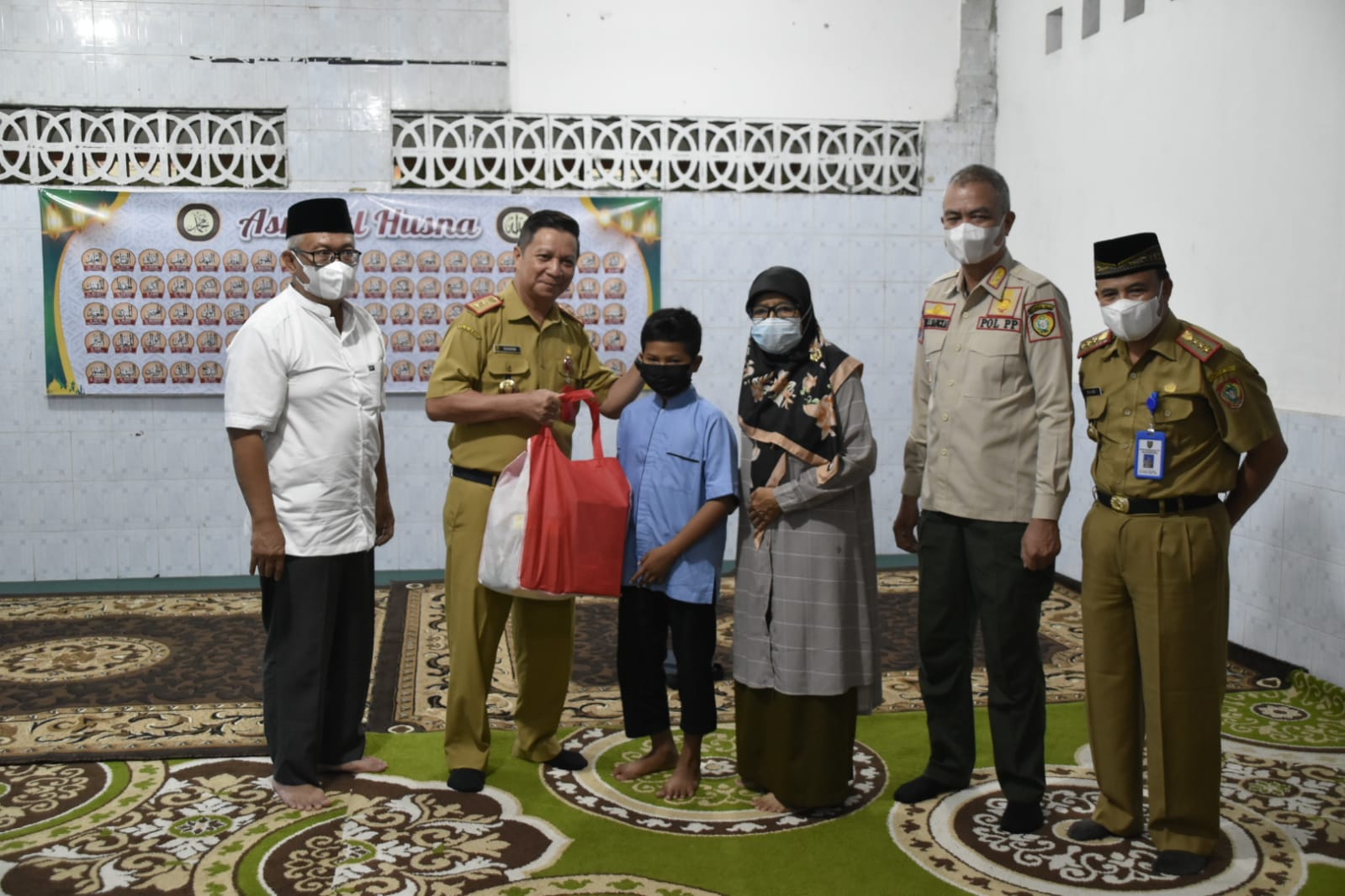 Gubernur Kalteng Rayakan Ulang Tahun ke 49 dengan Berbagi Bingkisan kepada 45 Anak Panti Asuhan Bina Sejahtera