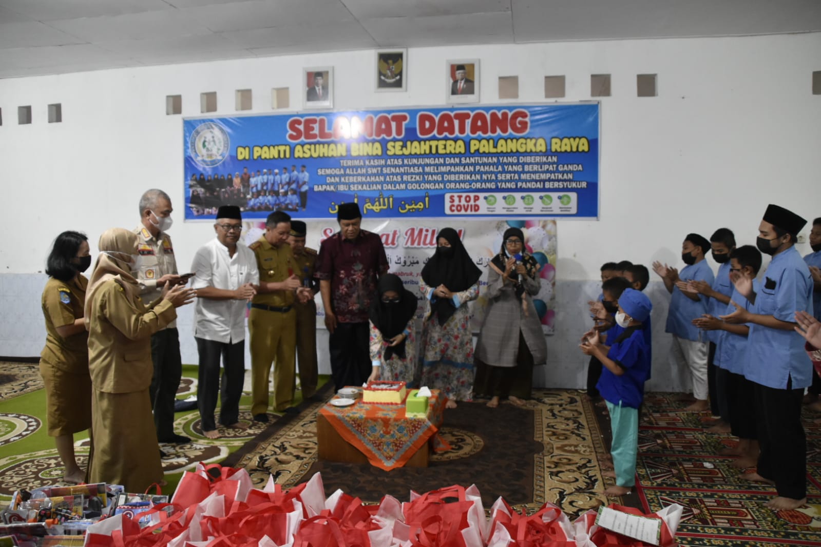 Gubernur Kalteng Rayakan Ulang Tahun ke 49 dengan Berbagi Bingkisan kepada 45 Anak Panti Asuhan Bina Sejahtera