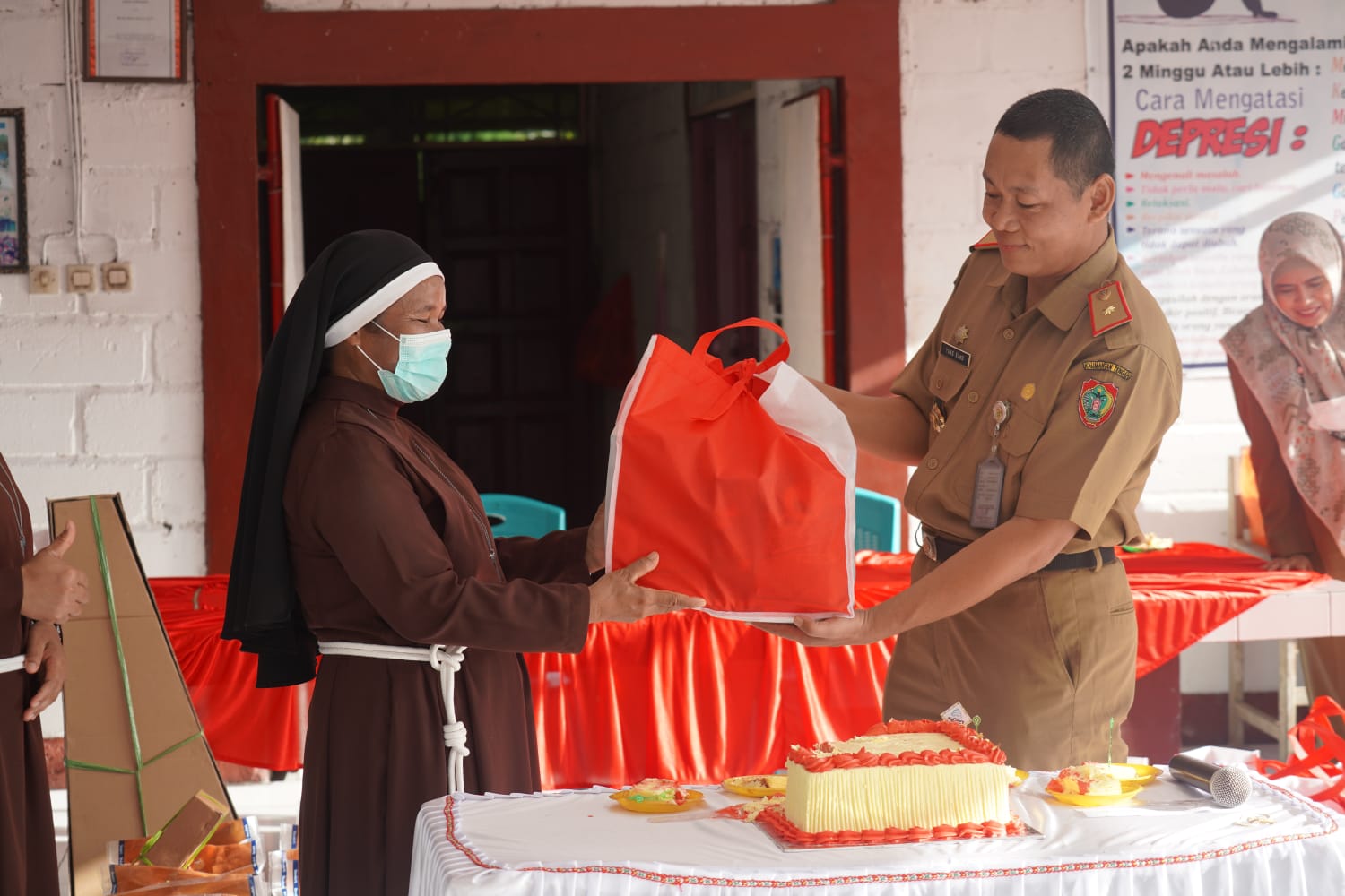 Sebagai Bentuk Kepedulian, Gubernur Kalteng Berikan Bingkisan Kasih Kepada Panti Rehabilitasi Joint Adulam Ministry