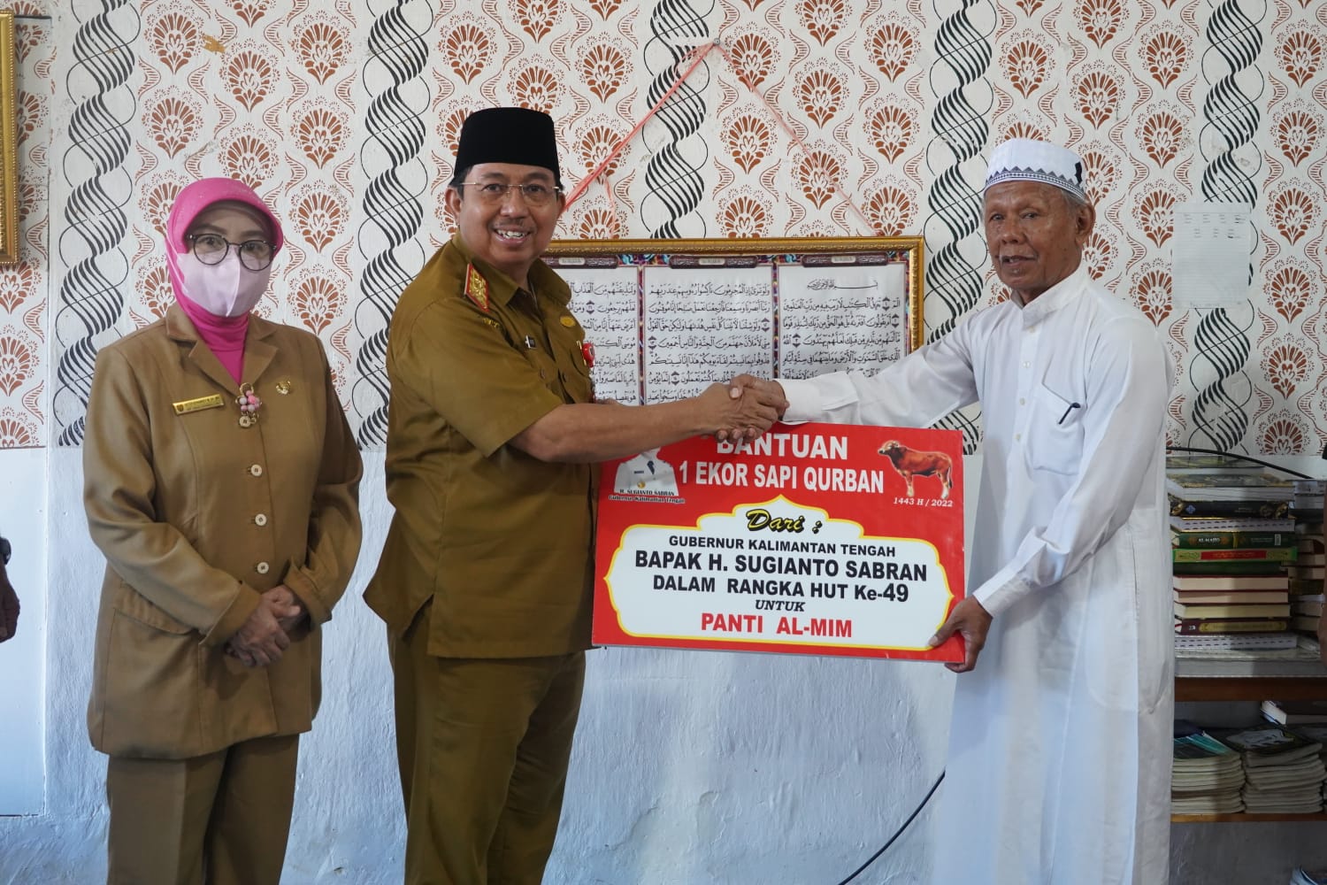 Syukuri HUT ke-49, Gubernur Kalteng Bagikan Bingkisan ke 98 Anak Panti Asuhan Al Mim