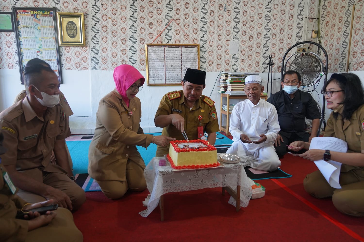 Syukuri HUT ke-49, Gubernur Kalteng Bagikan Bingkisan ke 98 Anak Panti Asuhan Al Mim