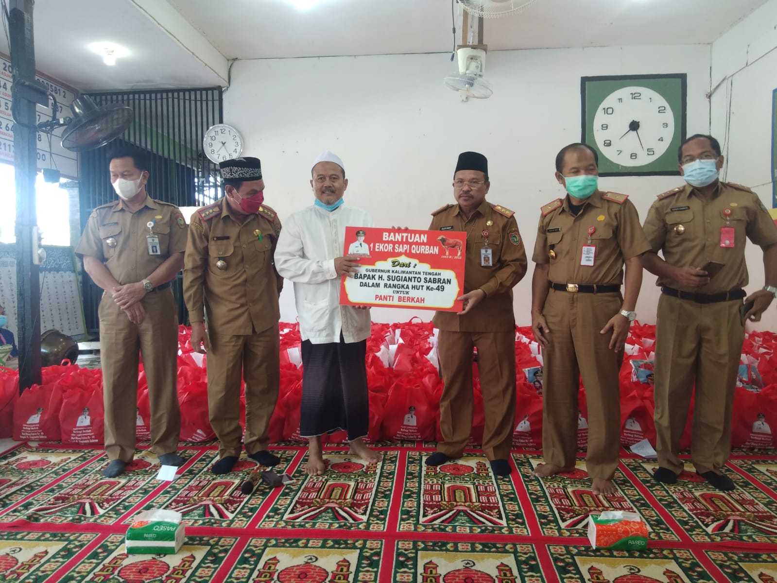 Ulang tahun ke 49, Gubernur Kalteng Berikan Bingkisan ke Panti Asuhan Berkah