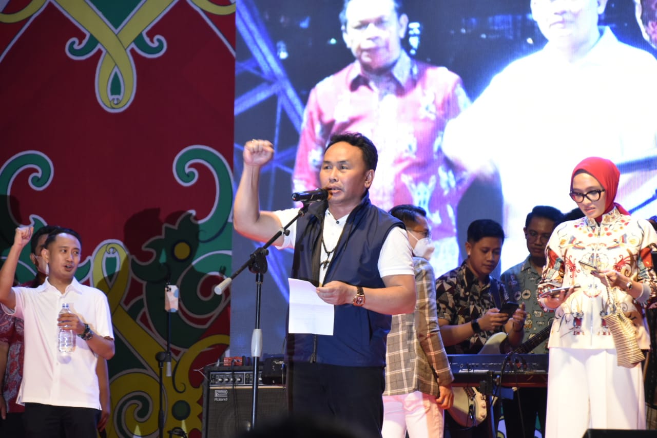 Ribuan Masyarakat Hadiri Malam Keakraban dan Silaturahmi Bersama Gubernur Kalimantan Tengah Sugianto Sabran