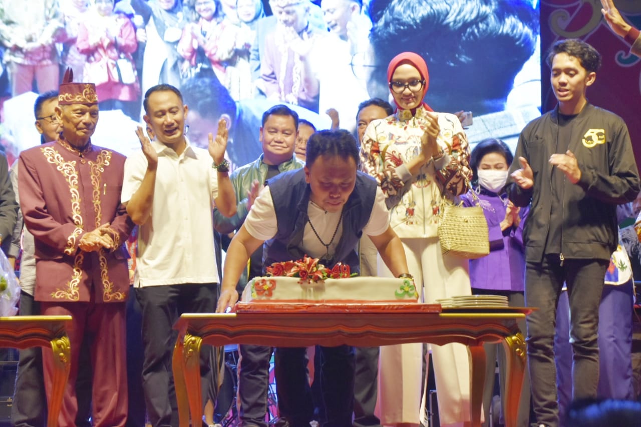 Ribuan Masyarakat Hadiri Malam Keakraban dan Silaturahmi Bersama Gubernur Kalimantan Tengah Sugianto Sabran