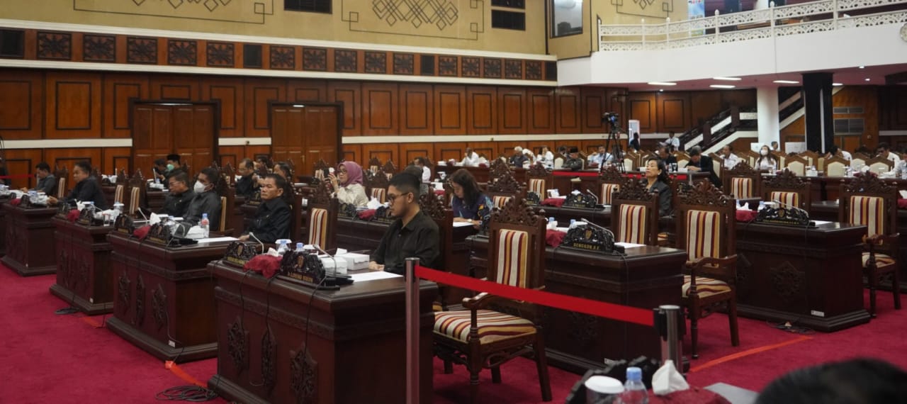 Wagub Edy Pratowo Dengarkan Pemandangan Umum Fraksi DPRD Terhadap 4 Raperda Provinsi Kalteng