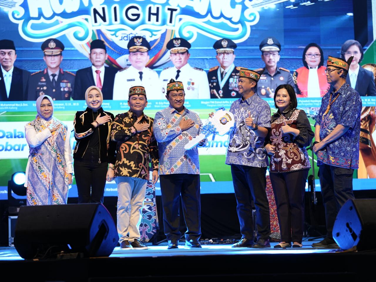Gubernur Kalteng Resmikan Pos Pengamanan Polisi di RTH Bundaran Besar pada Huma Betang Night Hari Bhayangkara ke-80