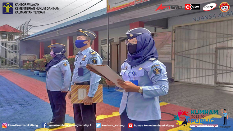 Di Sela Apel Pagi, Kepala Lapas Palangka Raya Periksa Kelengkapan Atribut Pegawai