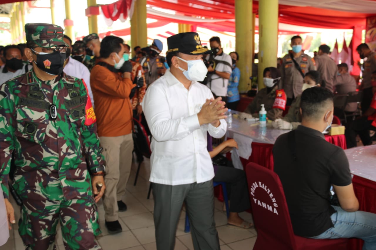 Gubernur Tinjau Pelaksanaan Vaksinasi Massal Serentak Se-Kalteng