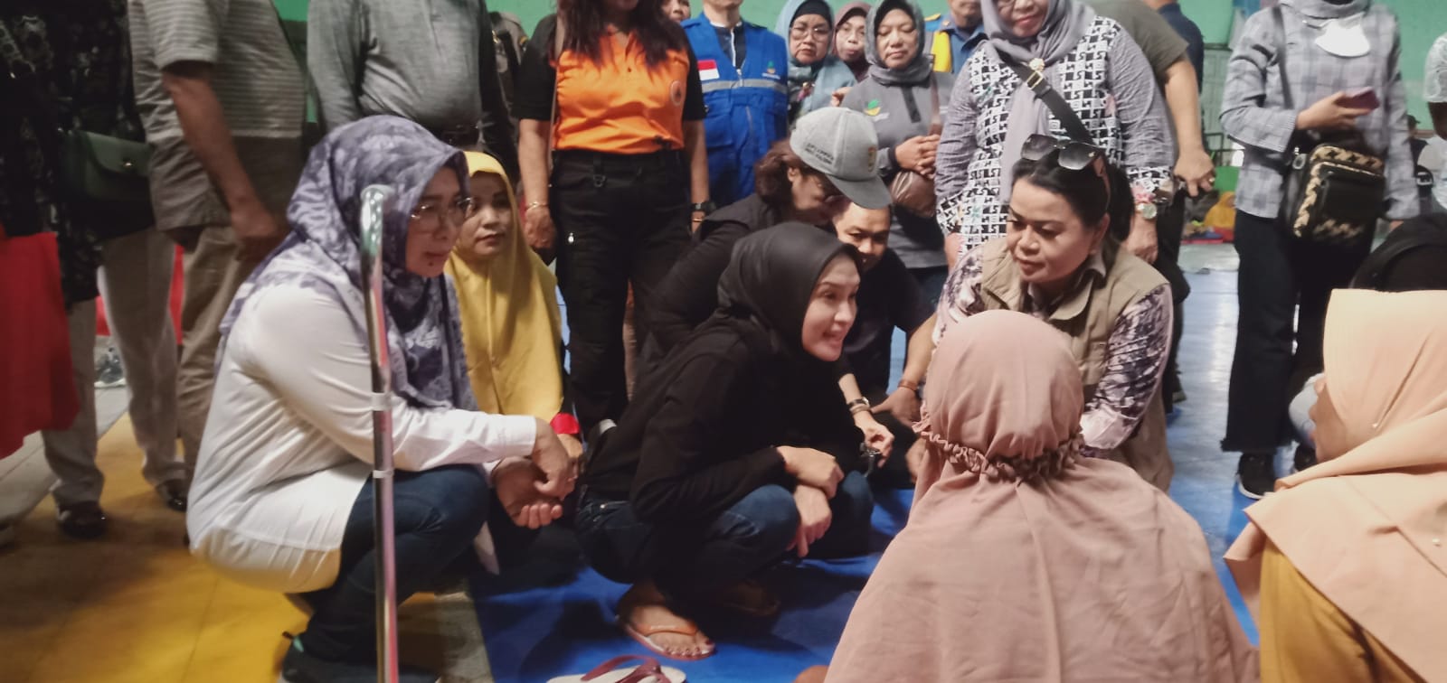 Bersama Ketua TP-PKK Ivo Sugianto Sabran, Disdik Turut Berikan Dukungan Kepada Korban Kebakaran Flamboyan Bawah