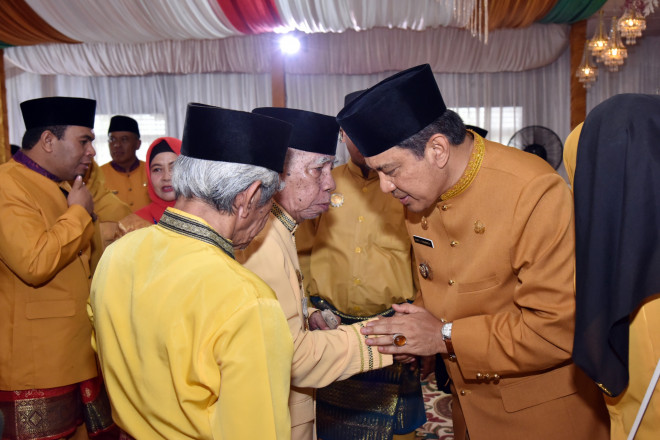 Hadiri Acara Adat di Sembaga Mas, Pj Bupati Budi Santosa Sampaikan Perhatiannya kepada Kesultanan Kotawaringin