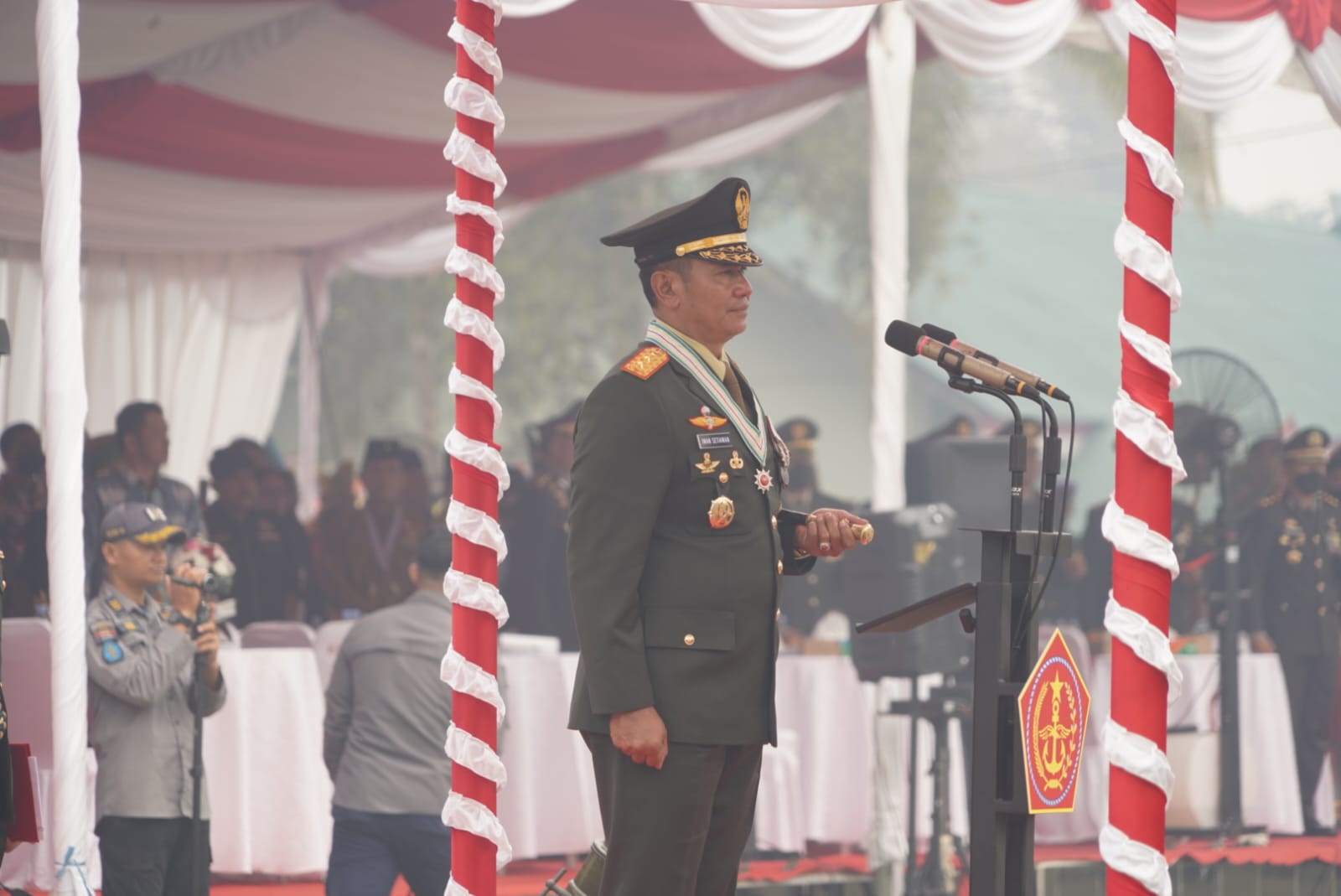 Hadiri Upacara Peringatan HUT ke-78 TNI, Gubernur Sugianto Sabran Imbau Masyarakat Stop Bakar Lahan