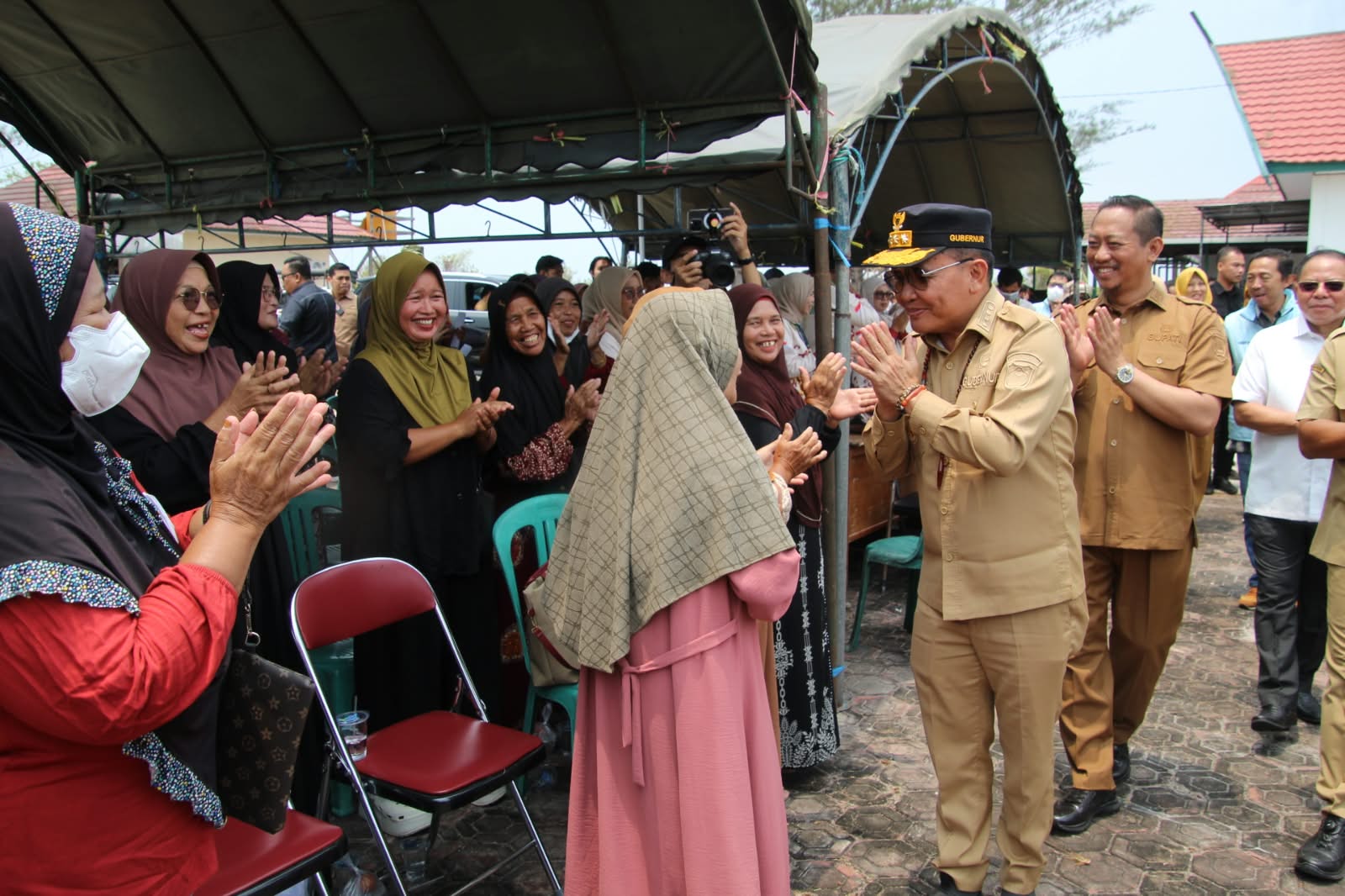 Pemprov Kalteng Salurkan 1.000 Paket Bantuan Pangan dan BLT KHBS bagi Warga Terdampak Karhutla di Pantai Lunci