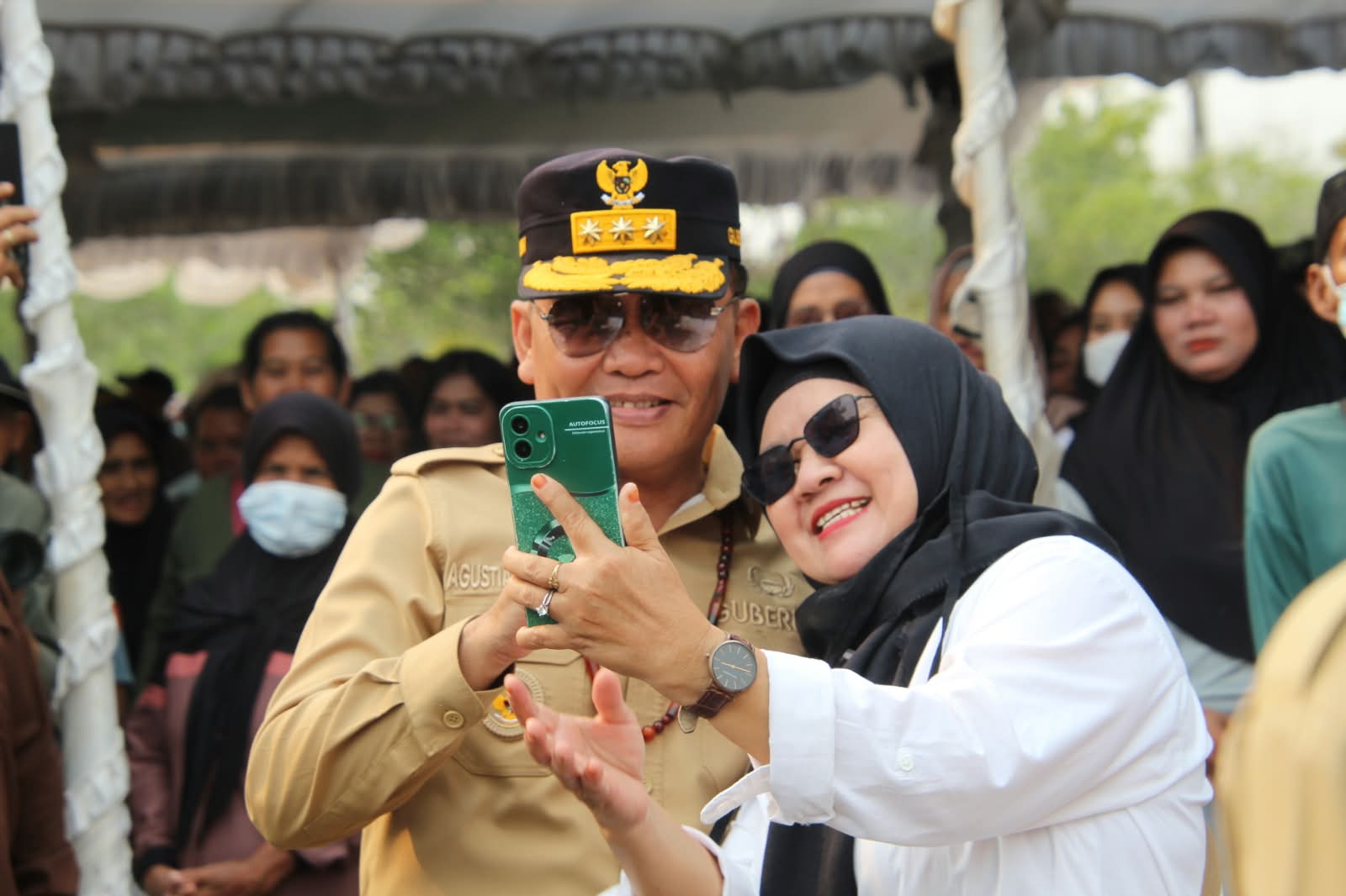 Hadir di Sukamara, Gubernur Agustiar Sabran Serahkan 2.500 Paket Bantuan Pangan, KHBS dan Layanan Kesehatan