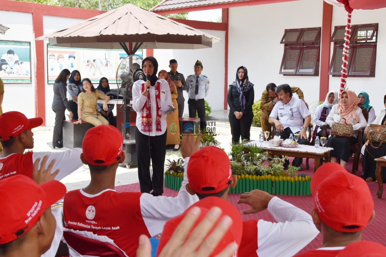 Kunjungi SLB dan LP Khusus Anak, Ibu Ivo Tegaskan Jangan Ada Diskriminasi