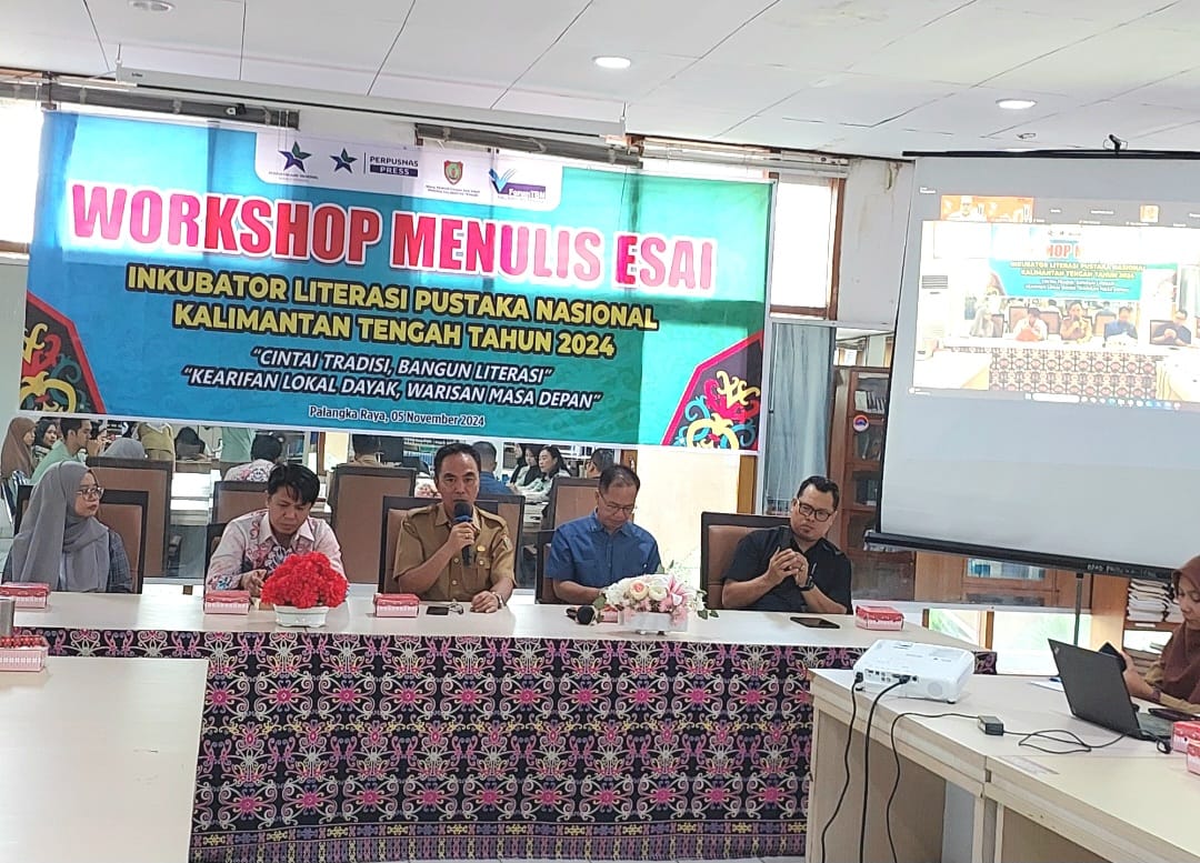 Plh. Kadispursip Kalteng Buka Workshop Menulis Esai