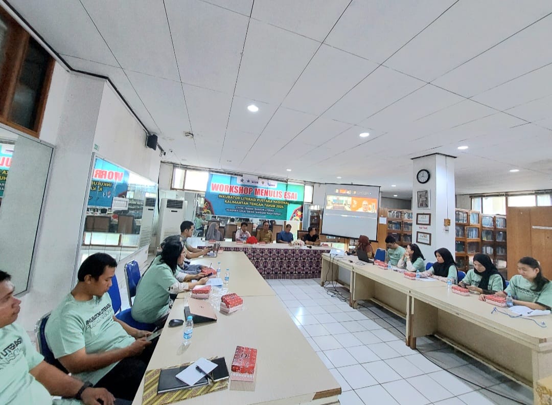 Plh. Kadispursip Kalteng Buka Workshop Menulis Esai