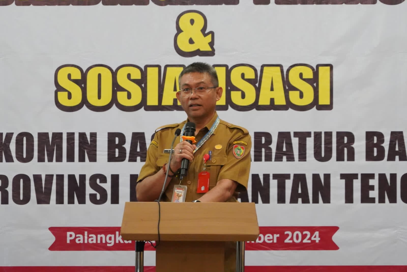 Plh Sahli Pemkumpol Akhmad Husain Buka Bimtek dan Sosialisasi Aplikasi PUSKOMIN dan IWANSOS
