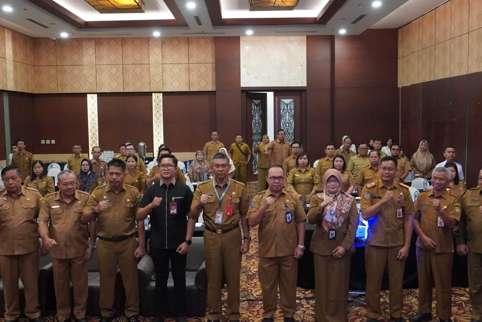 Plh Sahli Pemkumpol Akhmad Husain Buka Bimtek dan Sosialisasi Aplikasi PUSKOMIN dan IWANSOS