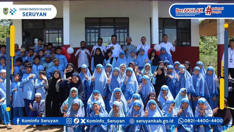Bupati Seruyan Serahkan Bantuan Rumah Guru kepada SD IT Qurrota A’yun Kuala Pembuang