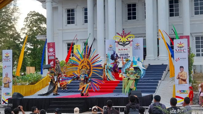 Angkat Mitos Nusantara, Marunting Fashion Carnaval 2025 Usung Tema Legendary Borneo