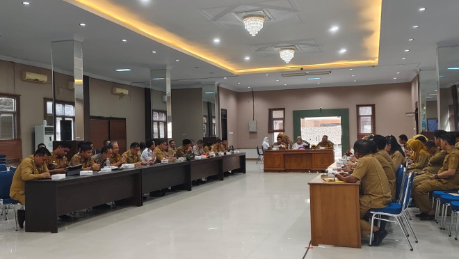 Bupati Hj. Nurhidayah Pimpin Stressing Kinerja, Dorong Sinergi OPD Capai AKIP “BB”