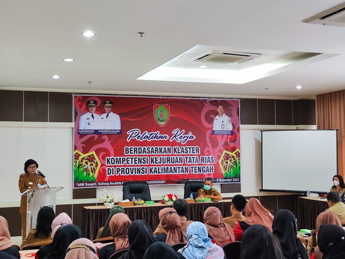 Disnakertrans Prov. Kalteng Gelar Pelatihan Berbasis Kompetensi Tata Rias