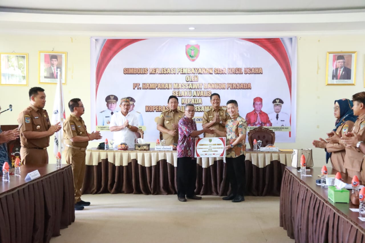 Wagub Edy Pratowo Hadiri Penyerahan Simbolis Realisasi Pembayaran Hasil Usaha PT. HMBP kepada Koperasi Maju Bersama Bangkal
