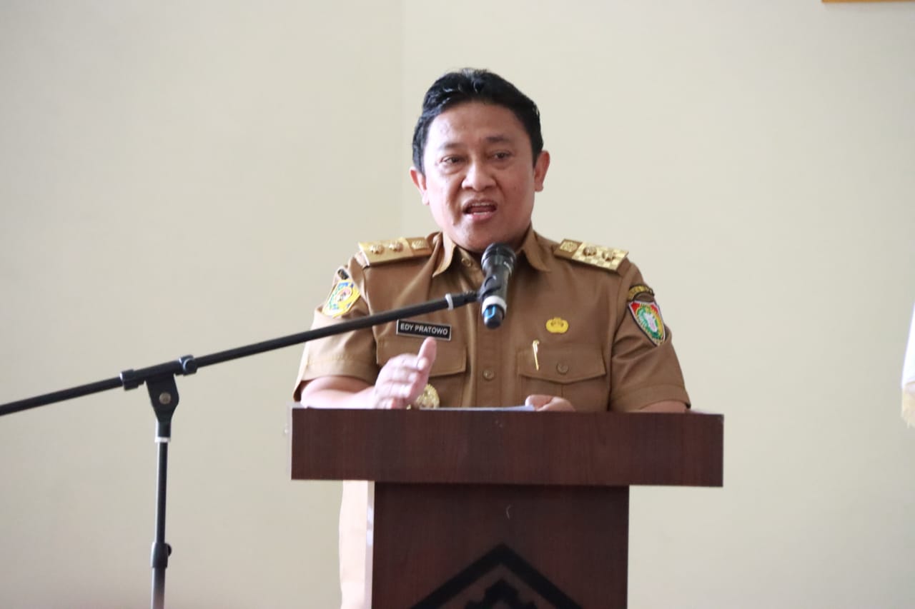 Wagub Edy Pratowo Hadiri Penyerahan Simbolis Realisasi Pembayaran Hasil Usaha PT. HMBP kepada Koperasi Maju Bersama Bangkal